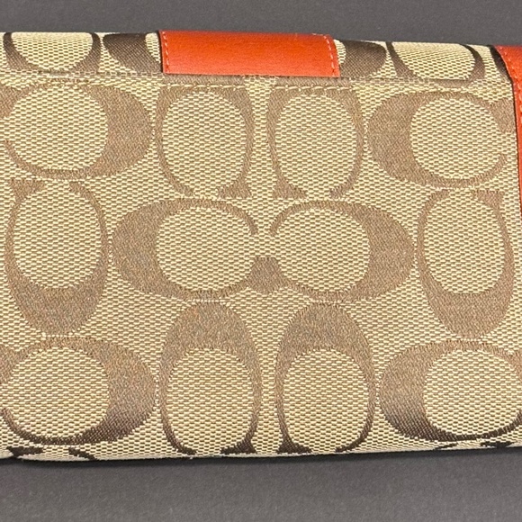 Wallet by Coach. Pre-Loved - Picture 6 of 11